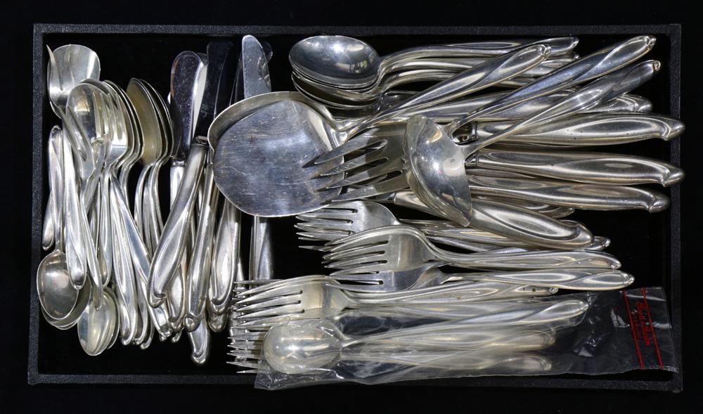 (lot of 69) A Reed & Barton Silver Sculpture sterling: (lot of 69) A Reed & Barton Silver Sculpture sterling flatware service: (8) dinner forks 7.5"l; (8) dinner knives with plated blades 9"l; (9) salad forks; (9) teaspoons; (8) round soup spoons; (8) but
