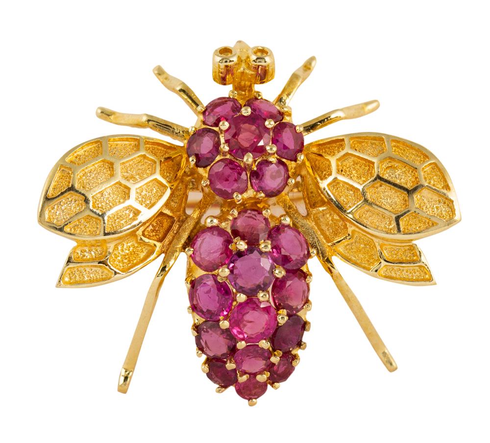 Ruby, 14k yellow gold bee brooch (1 of 5)