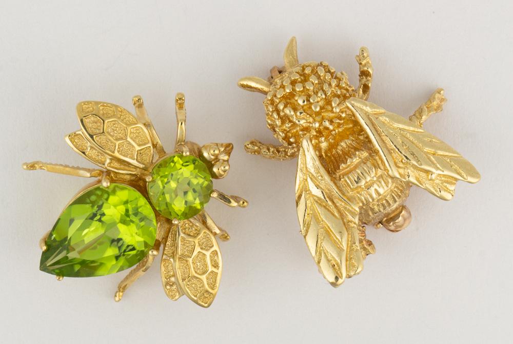 (Lot of 2) Peridot, 14k yellow gold bee brooches (1 of 3)