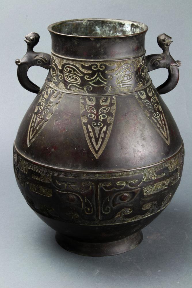 A Chinese Bronze vase (1 of 4)