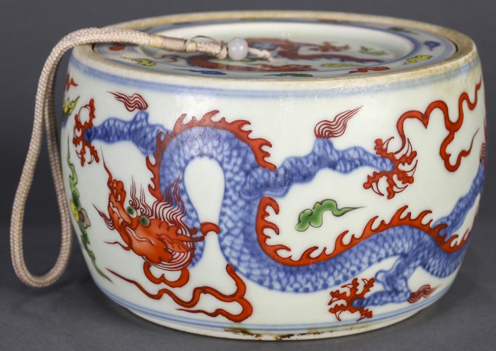 Chines Porcelain Circular box with Lid (1 of 5)