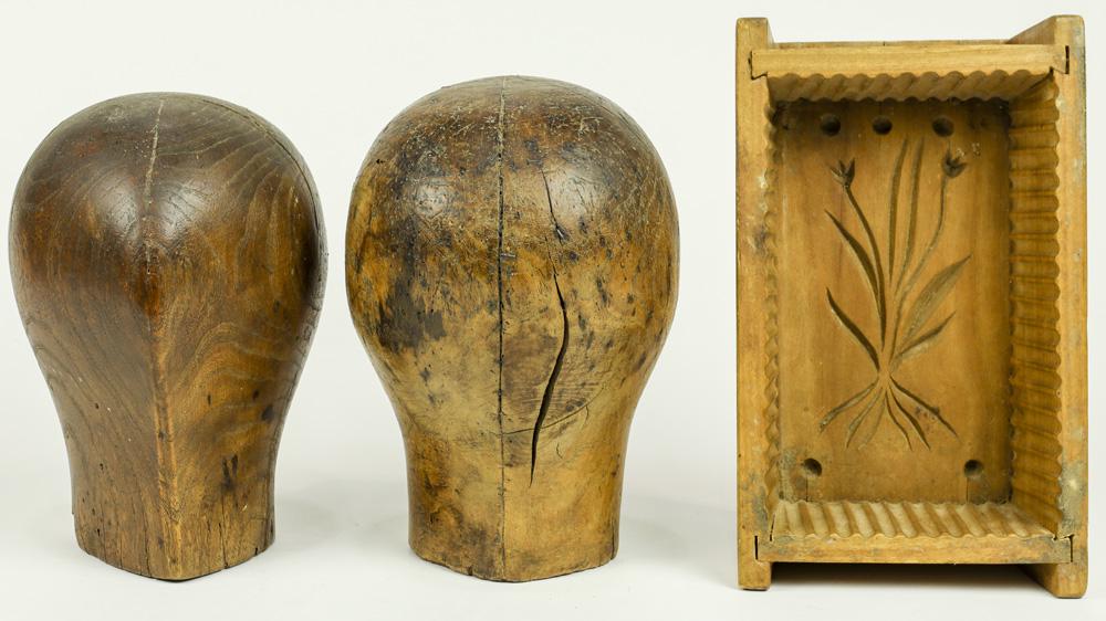 (lot of 3) Two mannequin heads (1 of 4)