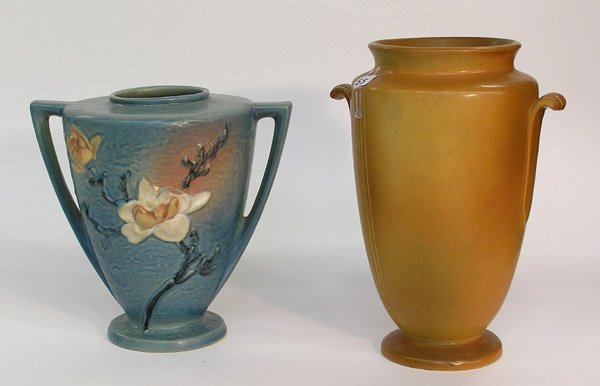 Roseville art pottery vase Magnolia - 2