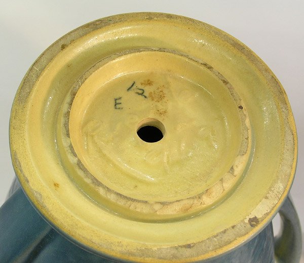 Roseville art pottery vase Magnolia - 3