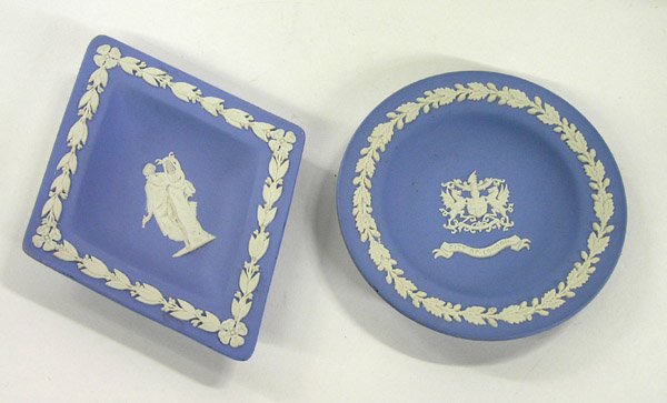 Wedgwood dish saucer urn vase - 2