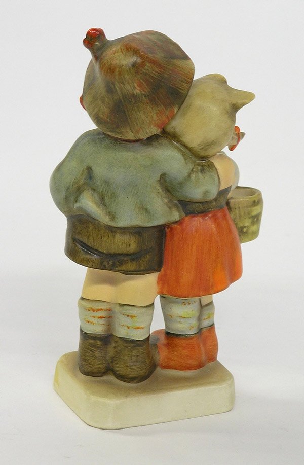 Hummel figurine ''Surprise'' - 2