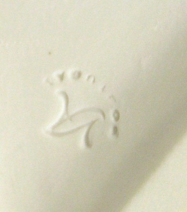 Portuguese carved parian ware mother - 7