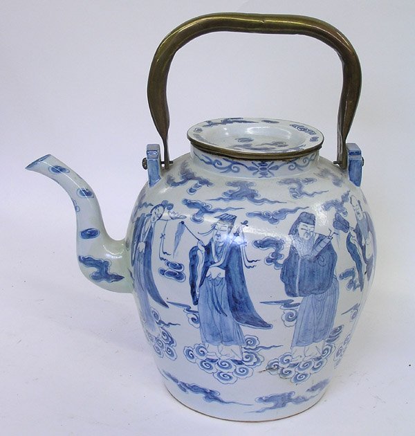 Blue white Chinese porcelain vessel