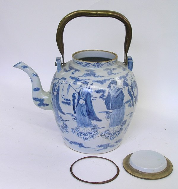 Blue white Chinese porcelain vessel - 2