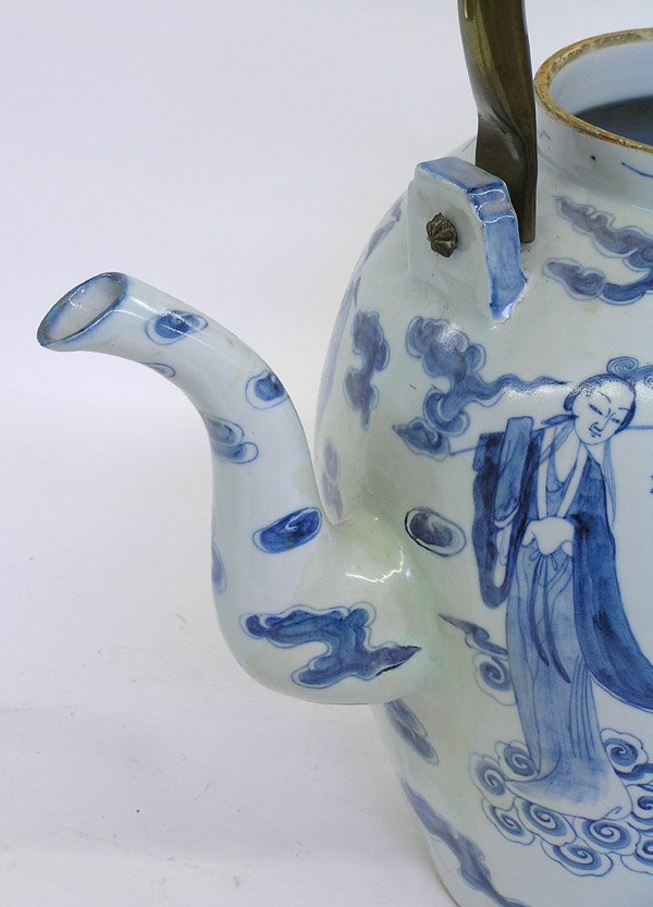 Blue white Chinese porcelain vessel - 3
