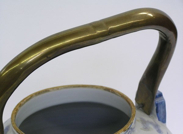 Blue white Chinese porcelain vessel - 4