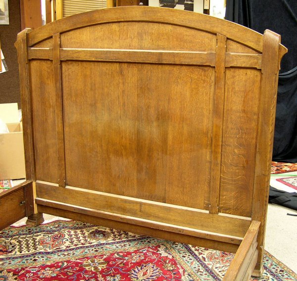 British Arts and Crafts oak bed - 2