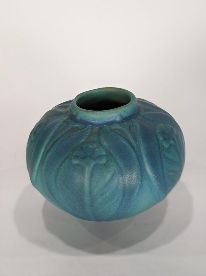 An Arts and Crafts Van Briggle art pottery vase (1 of 3)