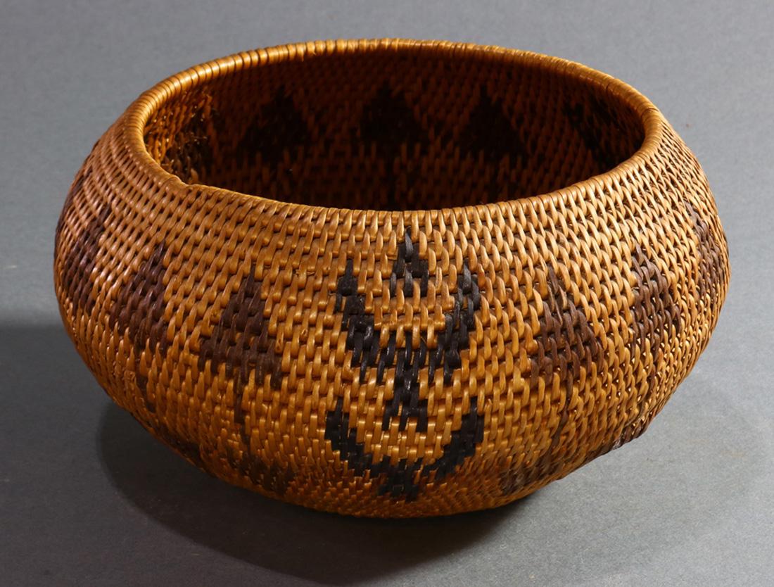 American Indian Washoe coiled basket (1 of 5)