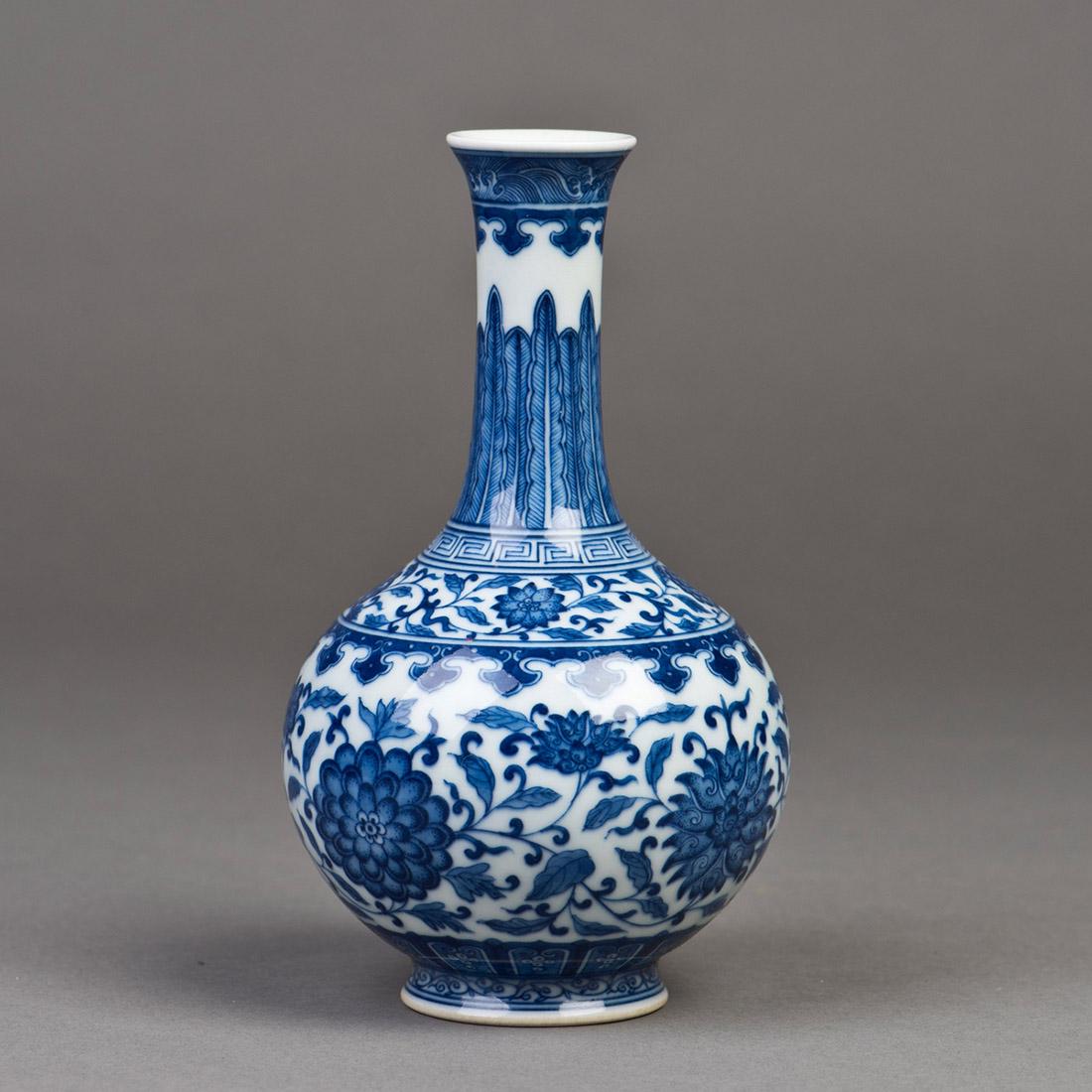 A  Chinese blue and white porcelain long-neck vase (1 of 3)