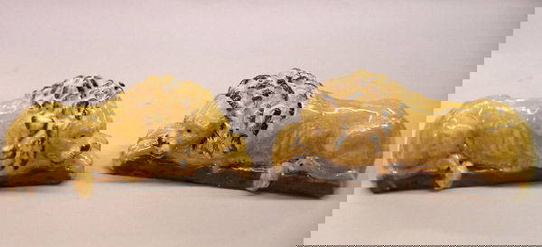 2 glazed ceramic lion form bookends: Pair of glazed ceramic lions