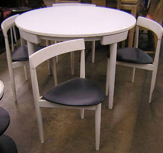 Frem Rojle dining set: Frem Rojle Danish Modern five piece dining set in original white enamel with four triangular chairs fitting under a round dining table, c. 1960