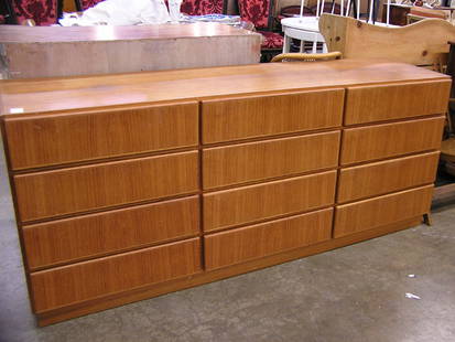 Six arts and crafts chairs: Six arts and crafts oak side chairs c.1920 (one missing base rail)