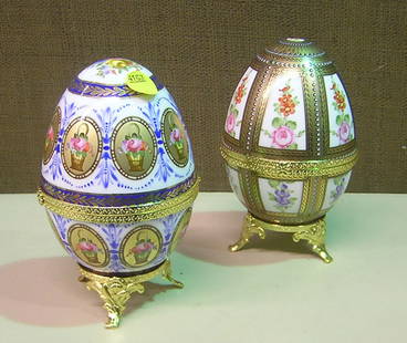 Porcelain eggs with gilt decorations: Two handpainted porcelain eggs with gilt decorations