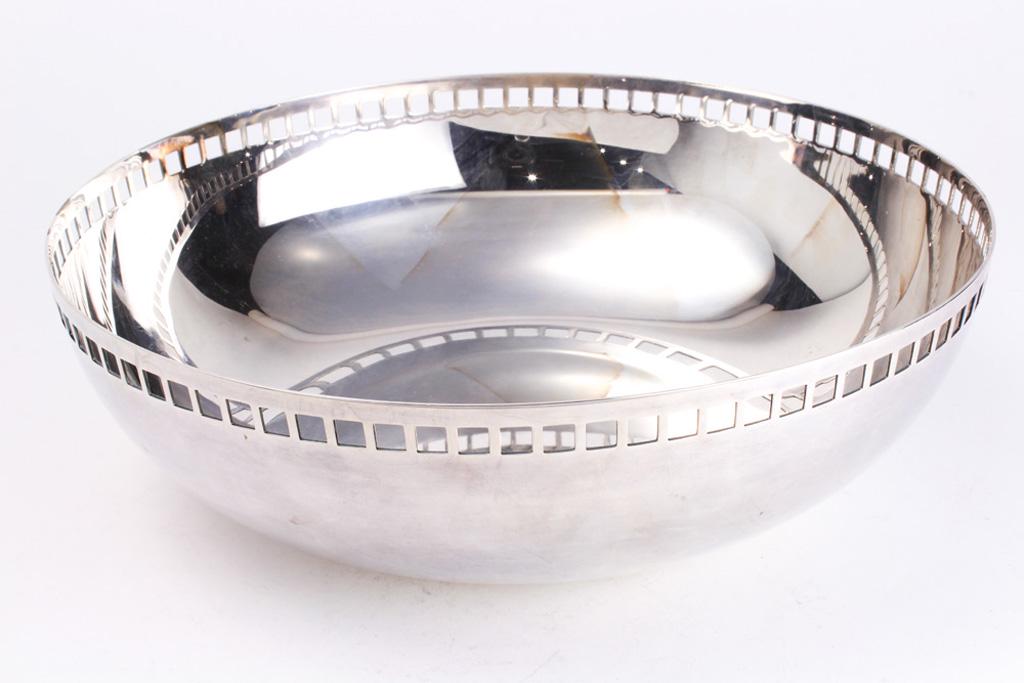 A Swid Powell Skyscraper silverplate fruit bowl (1 of 3)