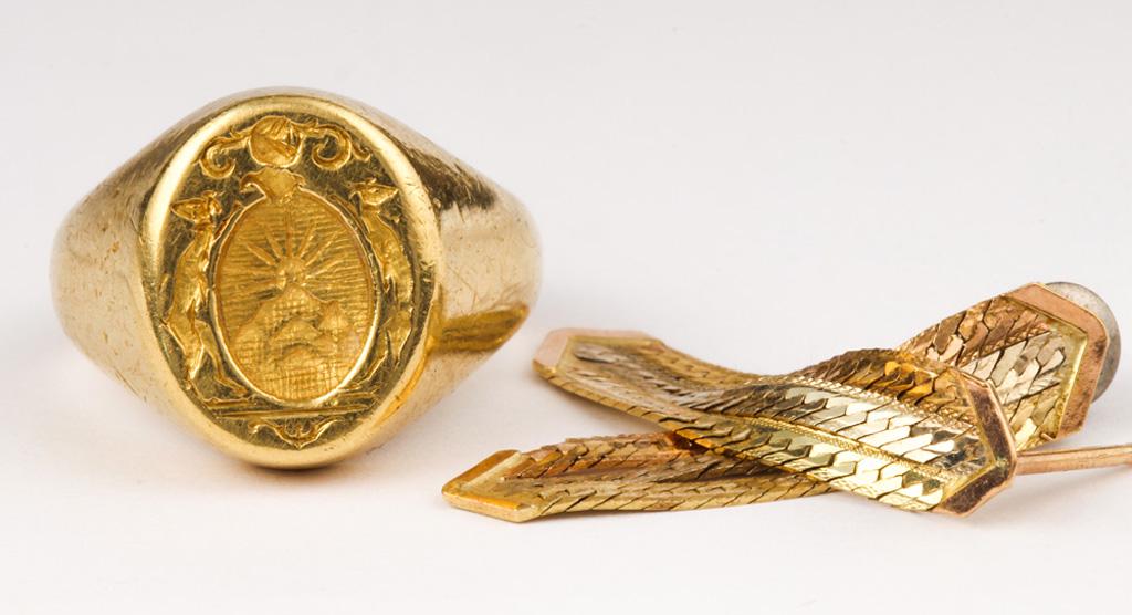 (Lot of 2) Yellow gold jewelry (1 of 6)