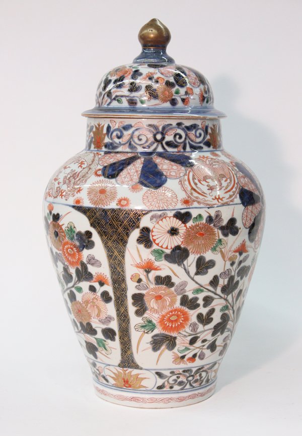 Japanese Imari Covered Urns, 18th C - 2