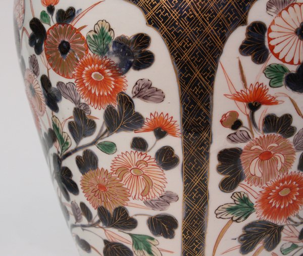 Japanese Imari Covered Urns, 18th C - 7