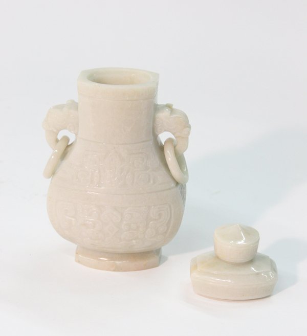 Chinese small jade urn with cover - 3