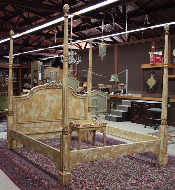 King size four poster bed table: (Lot of 2) King size four poster bed with antiqued paint, carved finials and floral carved headboard, together with an associated Chinese Chippendale style side table, bed: 92''h x 78.5''w x 94''l, ta