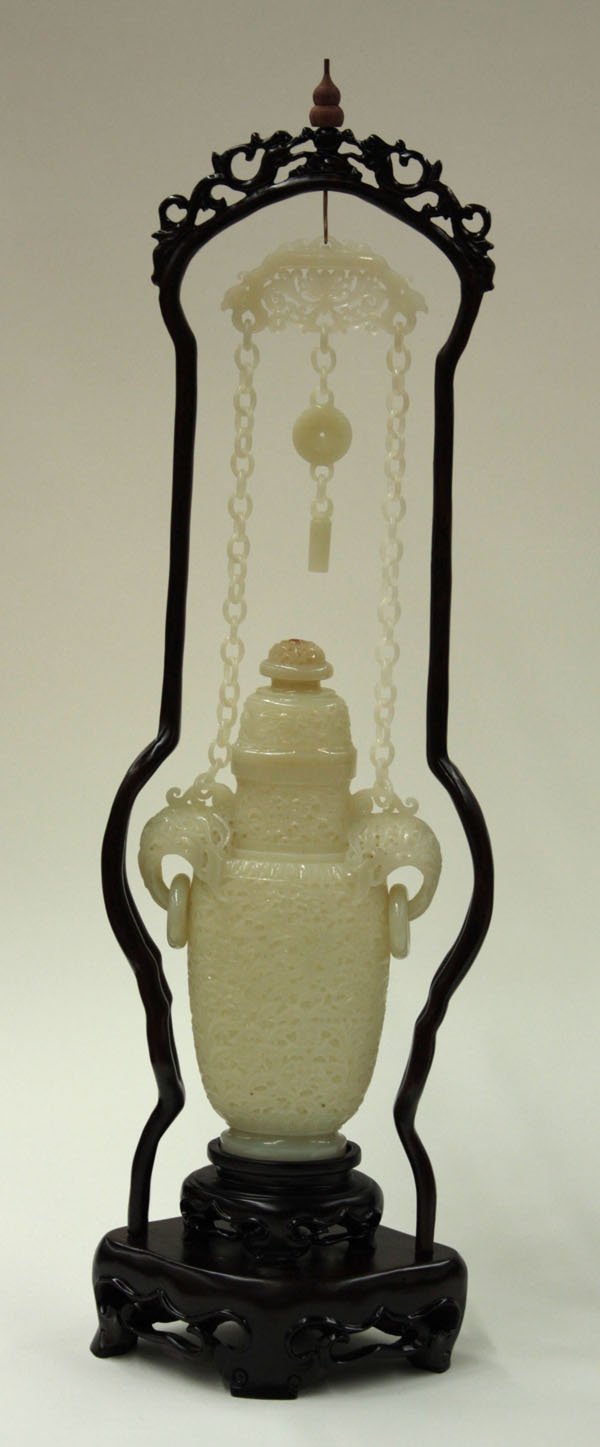 Chinese Mughal-style jade hanging urn