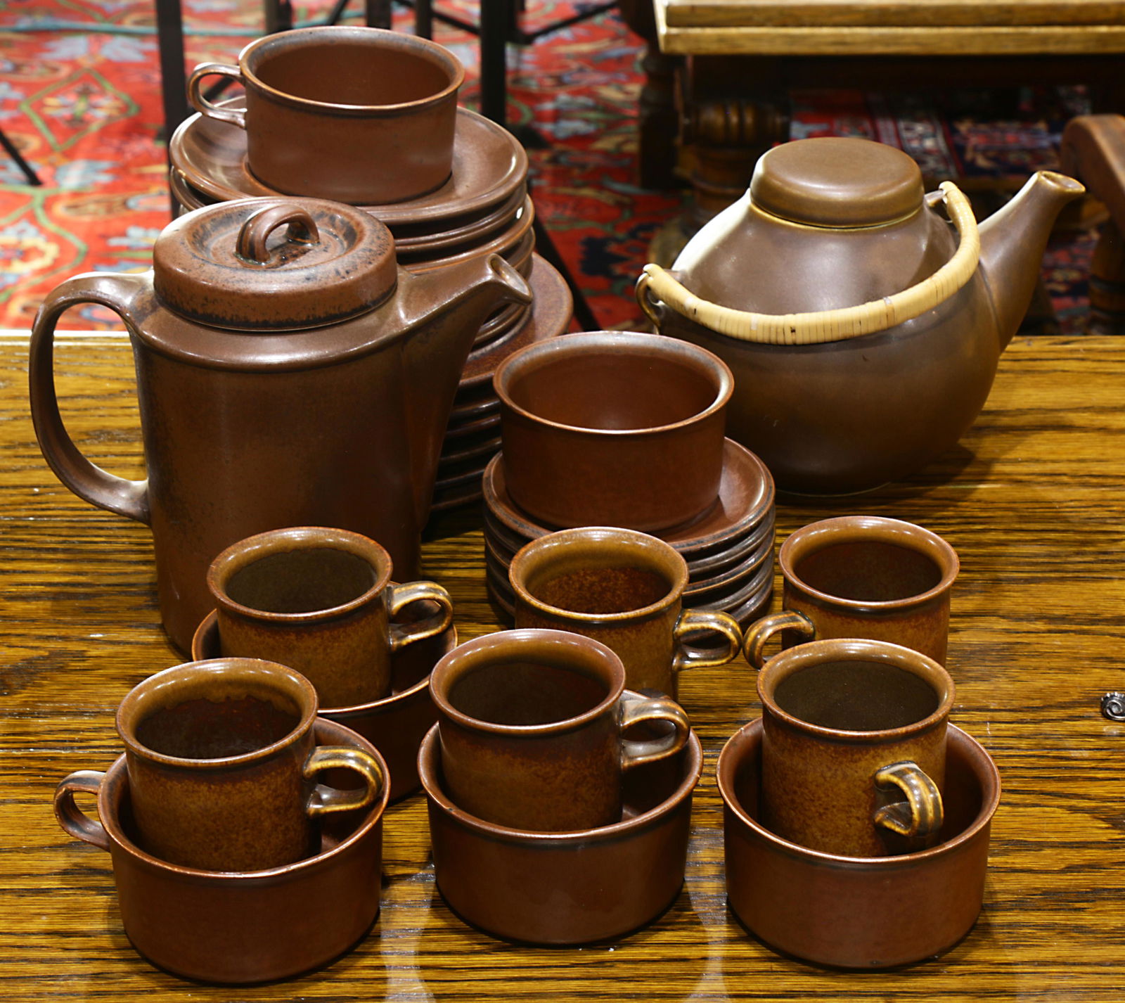 An Arabia pottery hot beverage service (1 of 5)