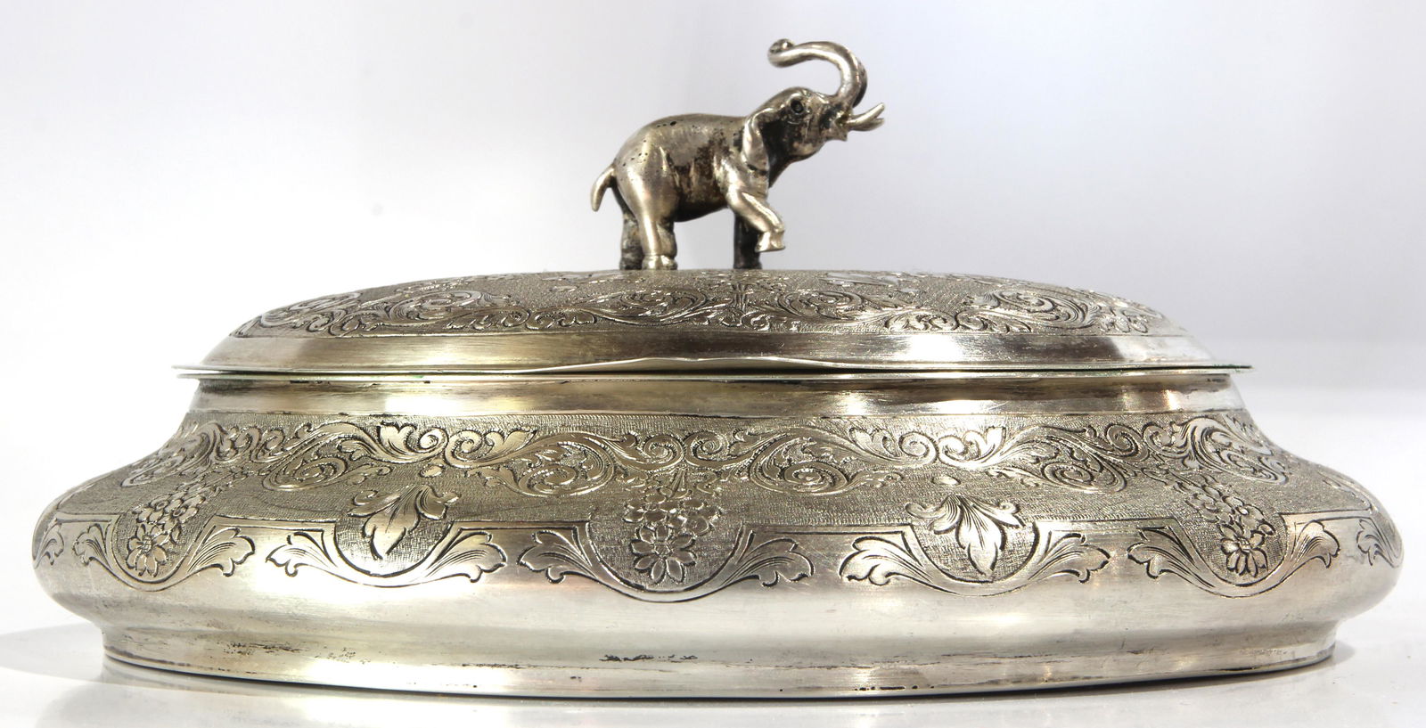 A Continental .800 silver hinged covered box (1 of 10)
