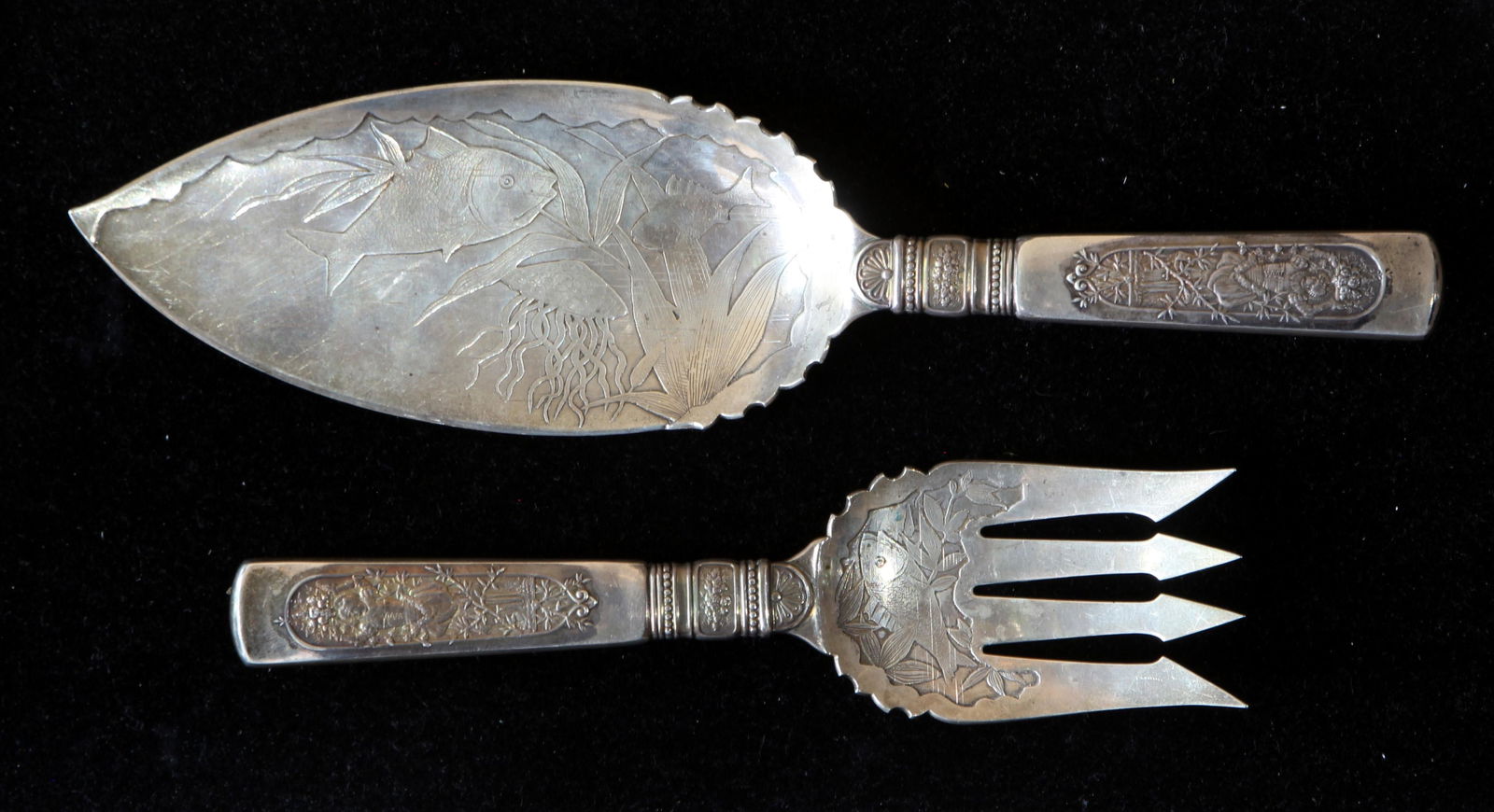 (lot of 2) A pair of Gorham Aesthetic sterling fish (1 of 3)