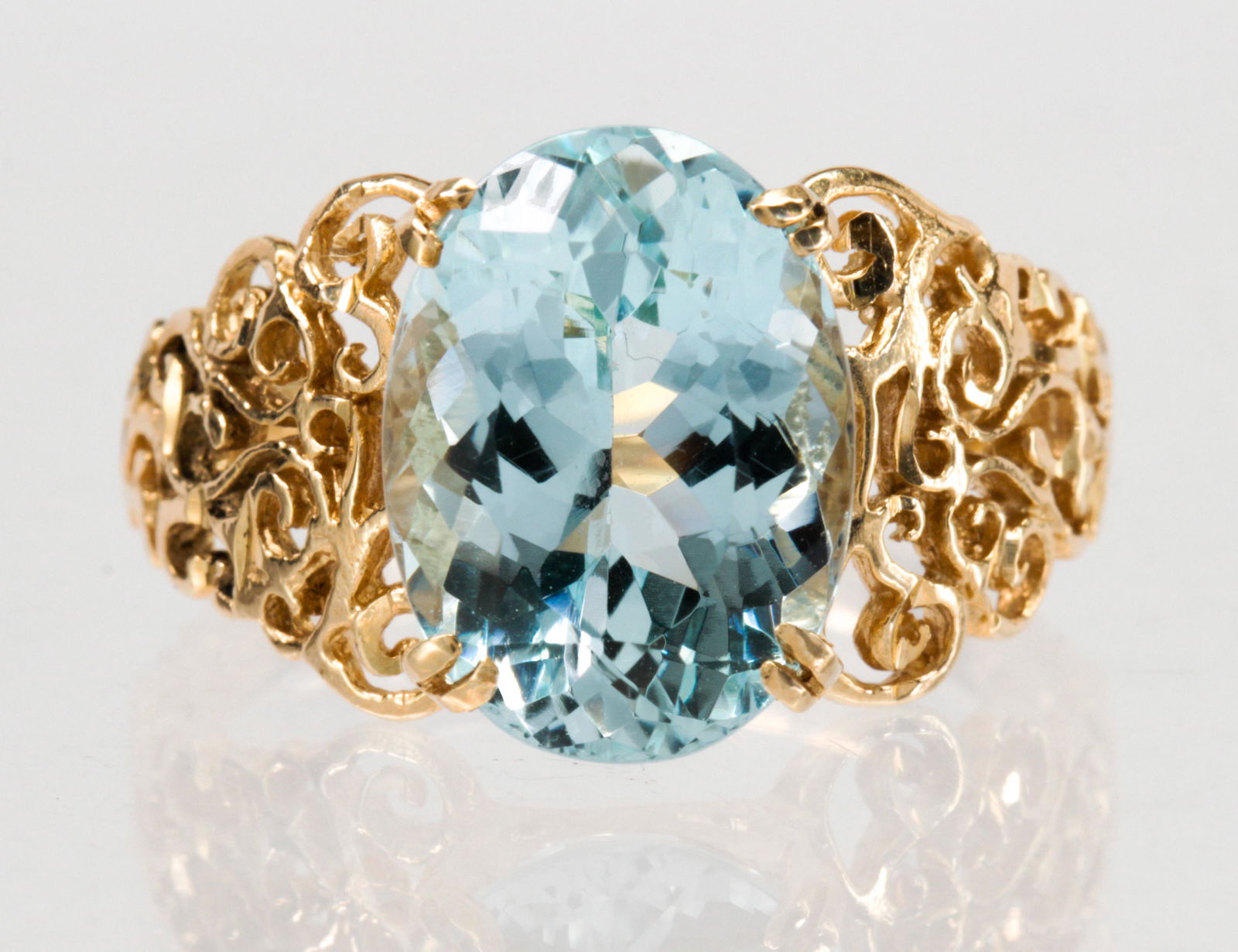 Aquamarine, 10k yellow gold ring (1 of 6)