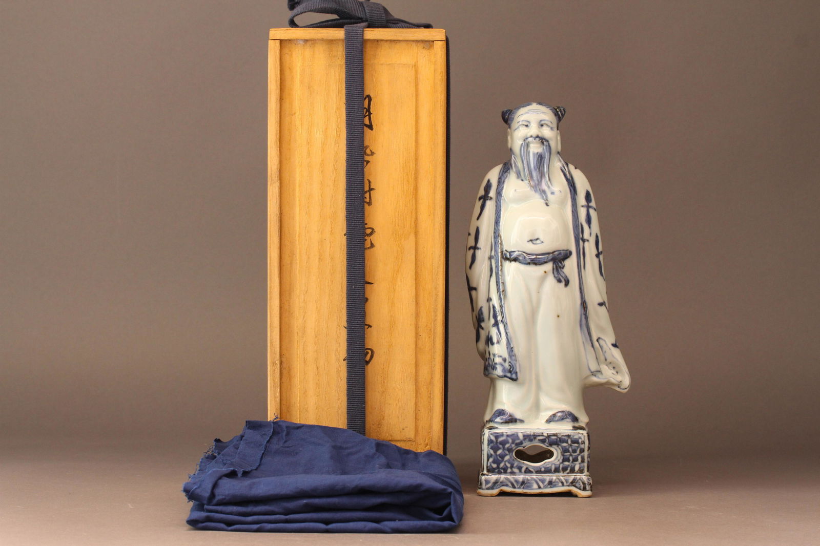 A Chinese Blue and White Figure Ornament (1 of 15)