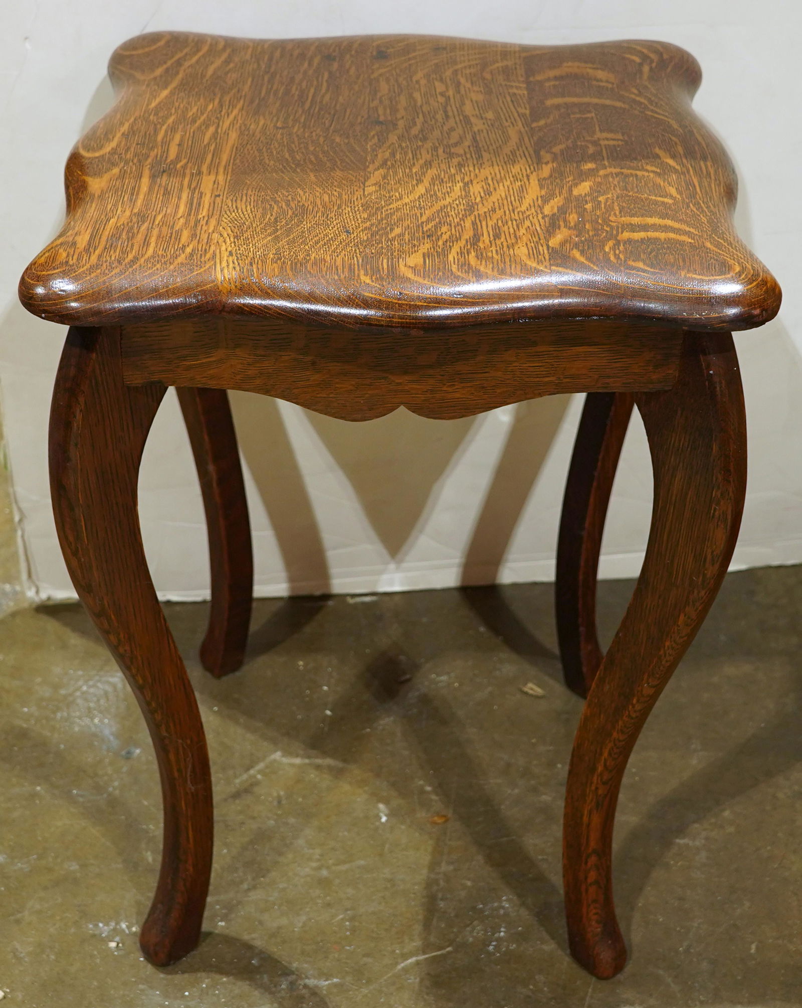An American quartersawn oak occasional table (1 of 1)