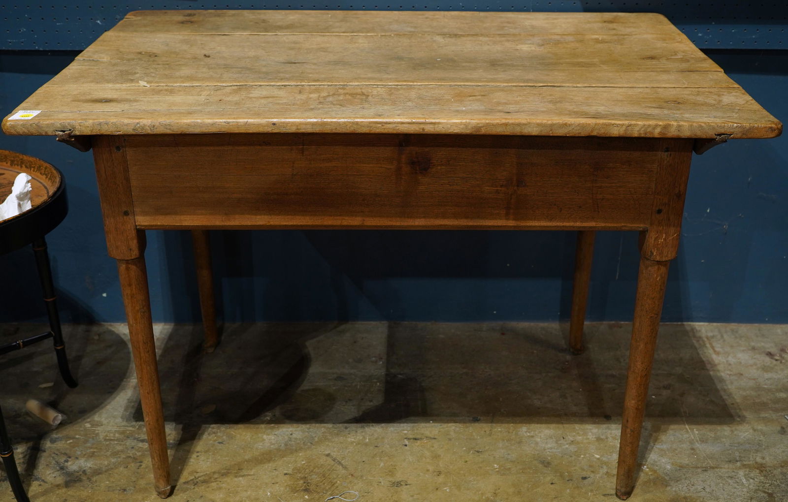 An 18th century tavern table (1 of 1)