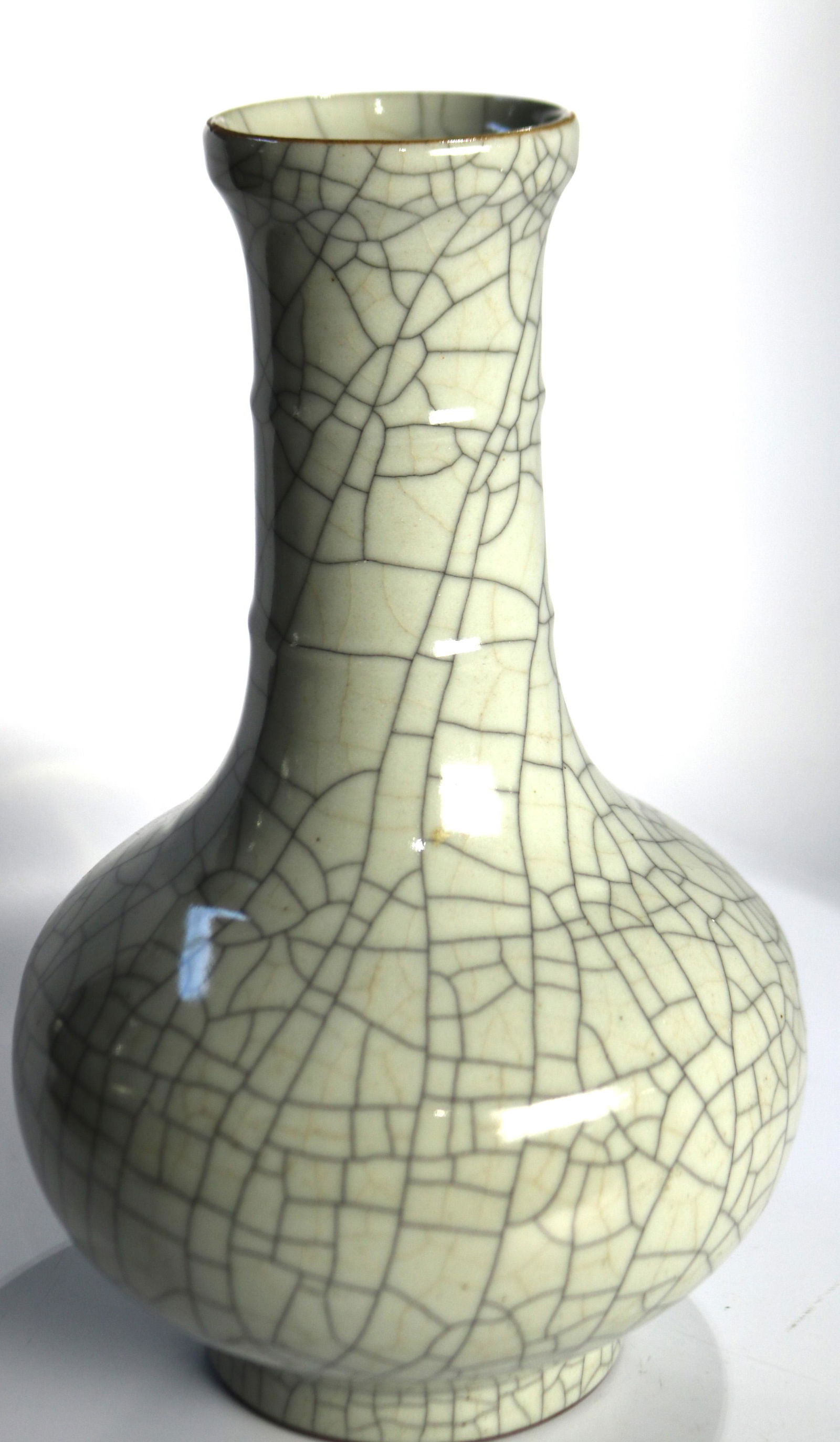 Chinese Guan Style crackle bottle form vase (1 of 1)