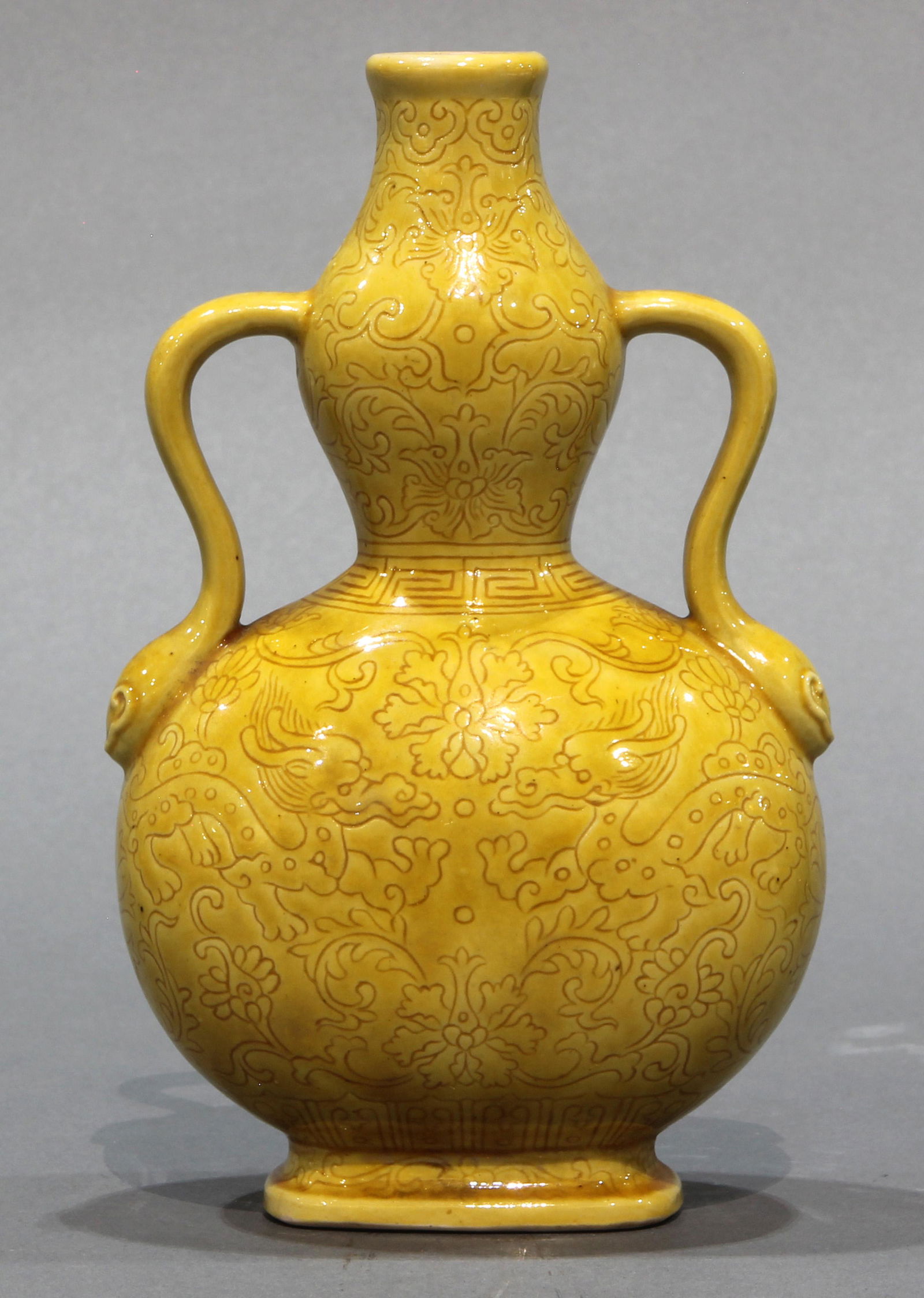 Chinese double gourd vase (1 of 2)