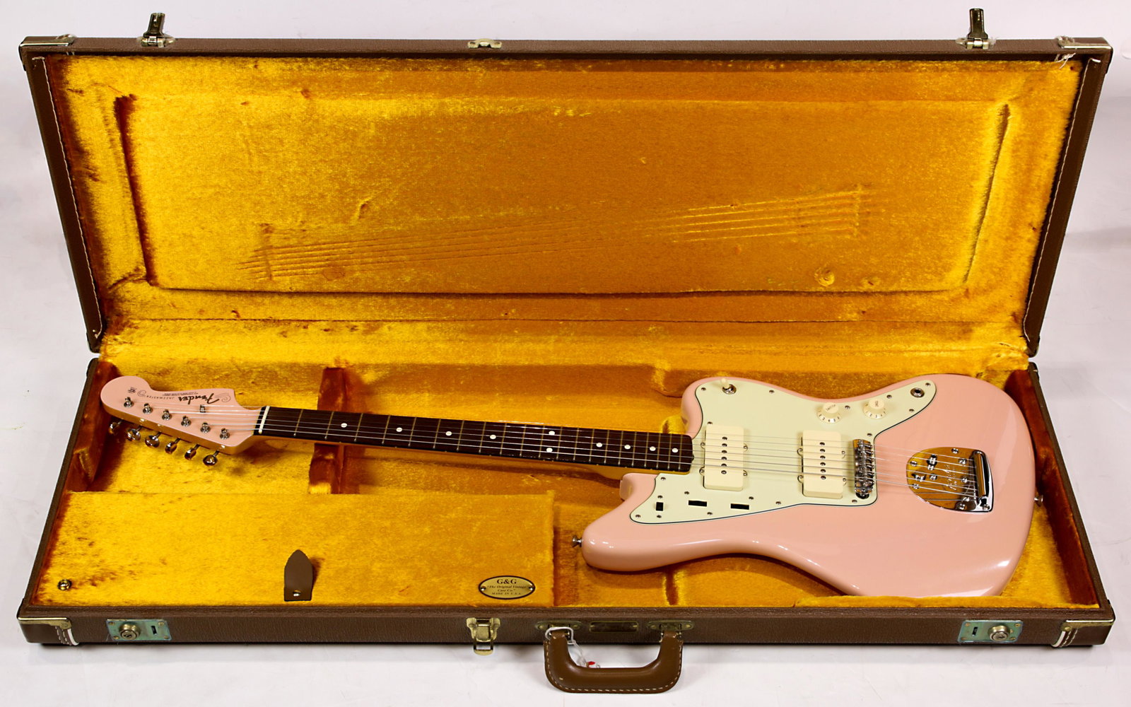 Fender Jazz Master - 1962 AVRI Wildwood limited run -: Fender Jazz Master - 1962 AVRI Wildwood limited run - 2008 prduction, rosewood neck, completely stock. American made, shell pink nitro - cellulose finish, matching headstock. virtually unplayed