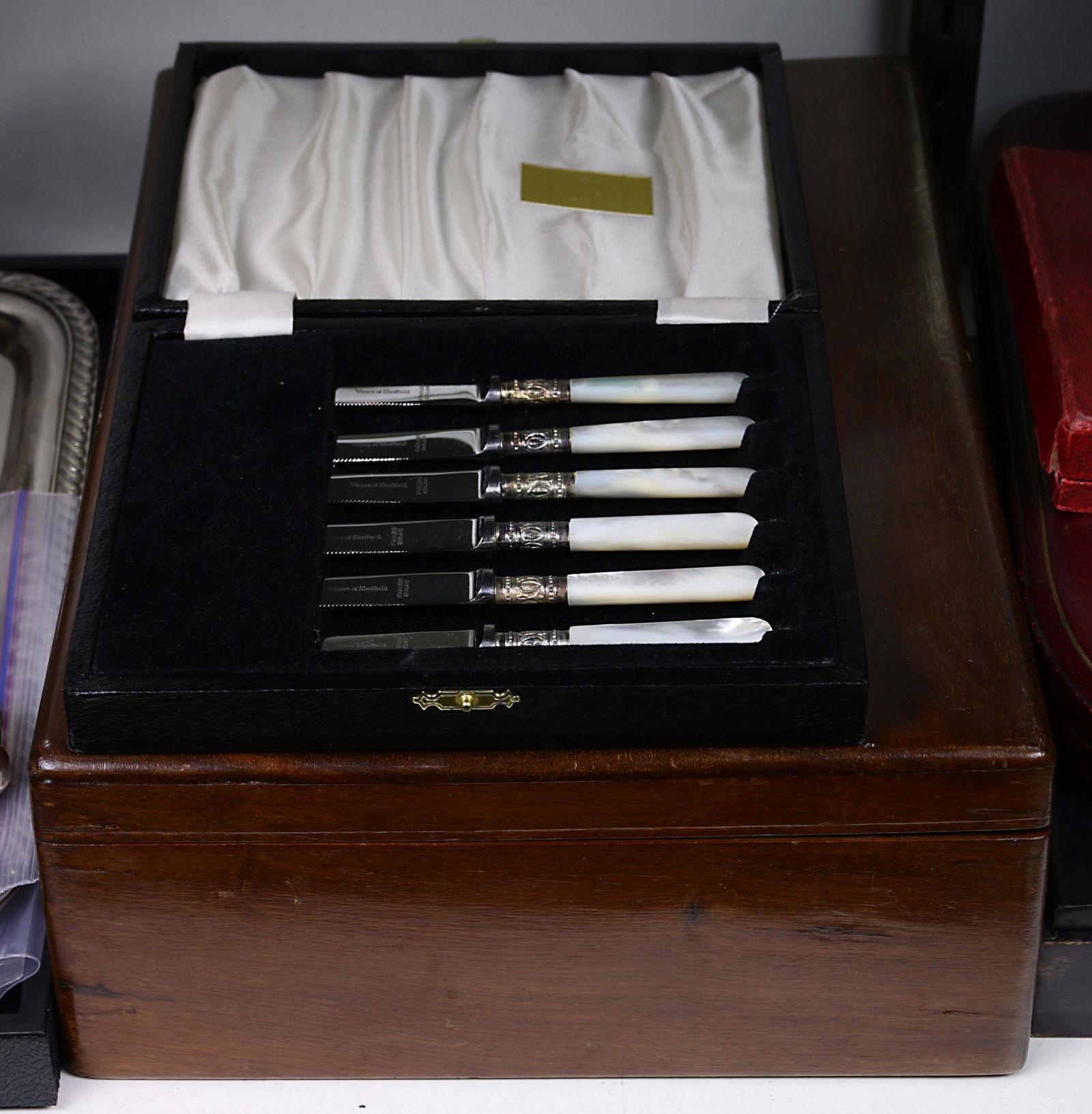 (lot of 42) A Walker and Hall fish cutlery set (1 of 1)