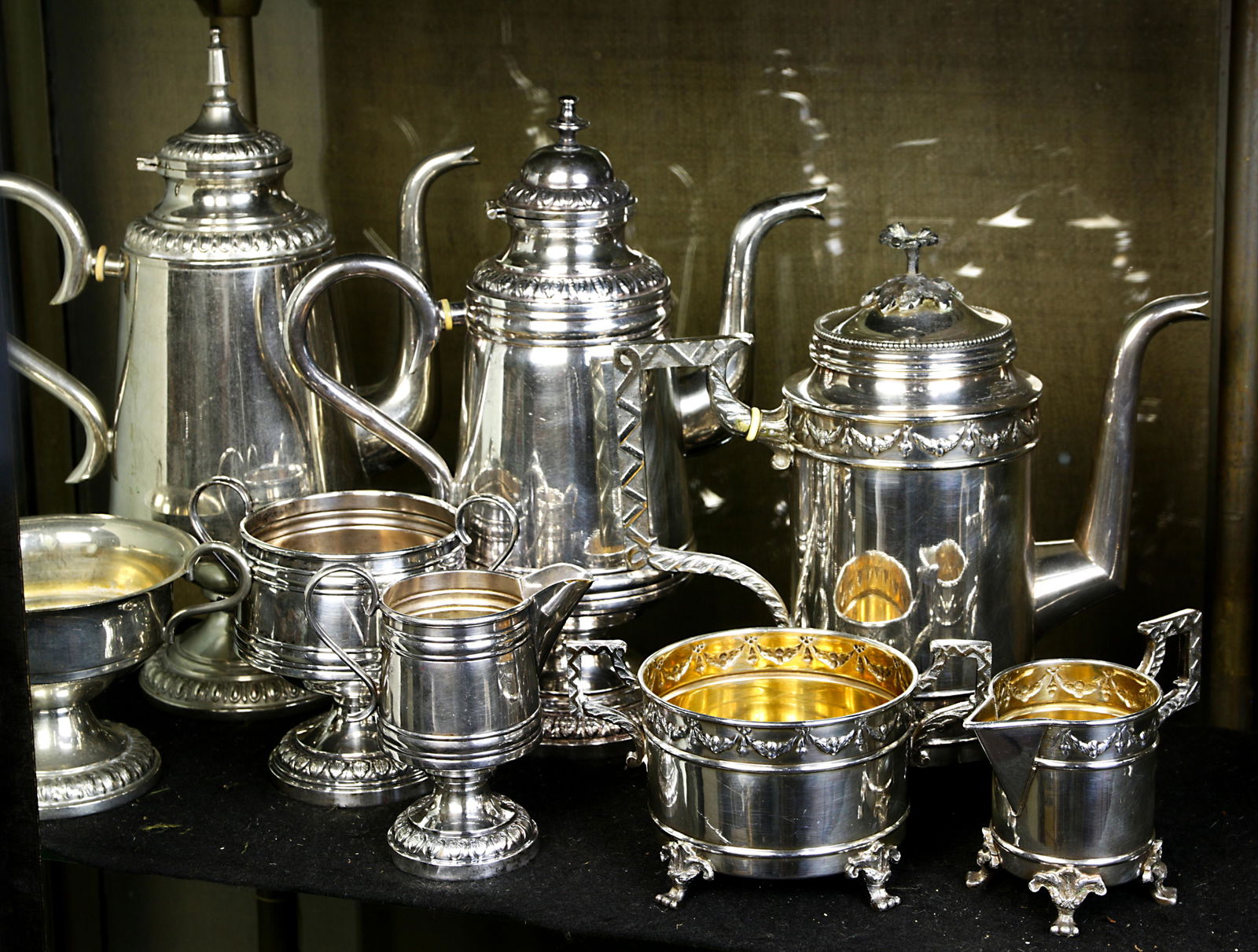 (lot of 8) Plated tea wares: a German seven piece hot (1 of 1)