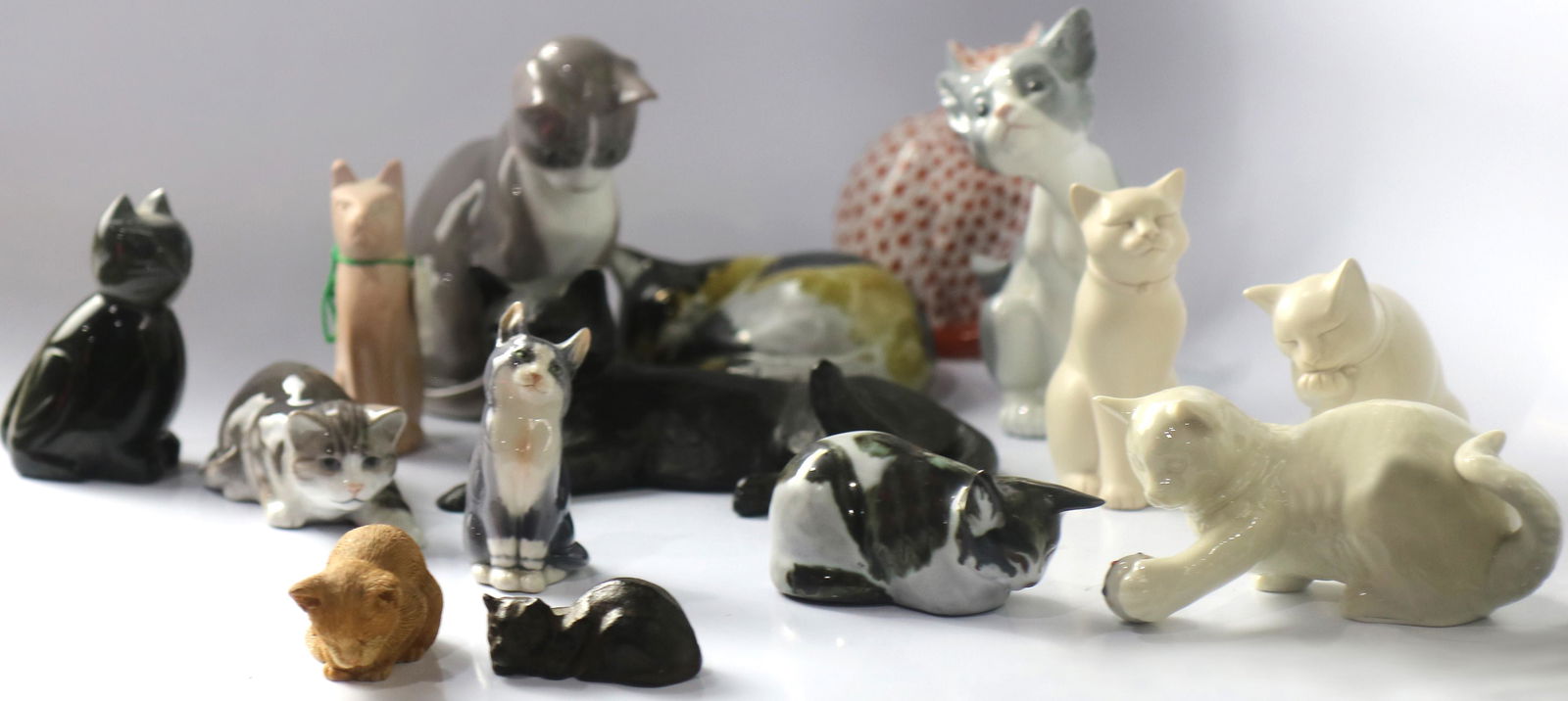 (lot of 15) Collection of cat figurines (1 of 1)