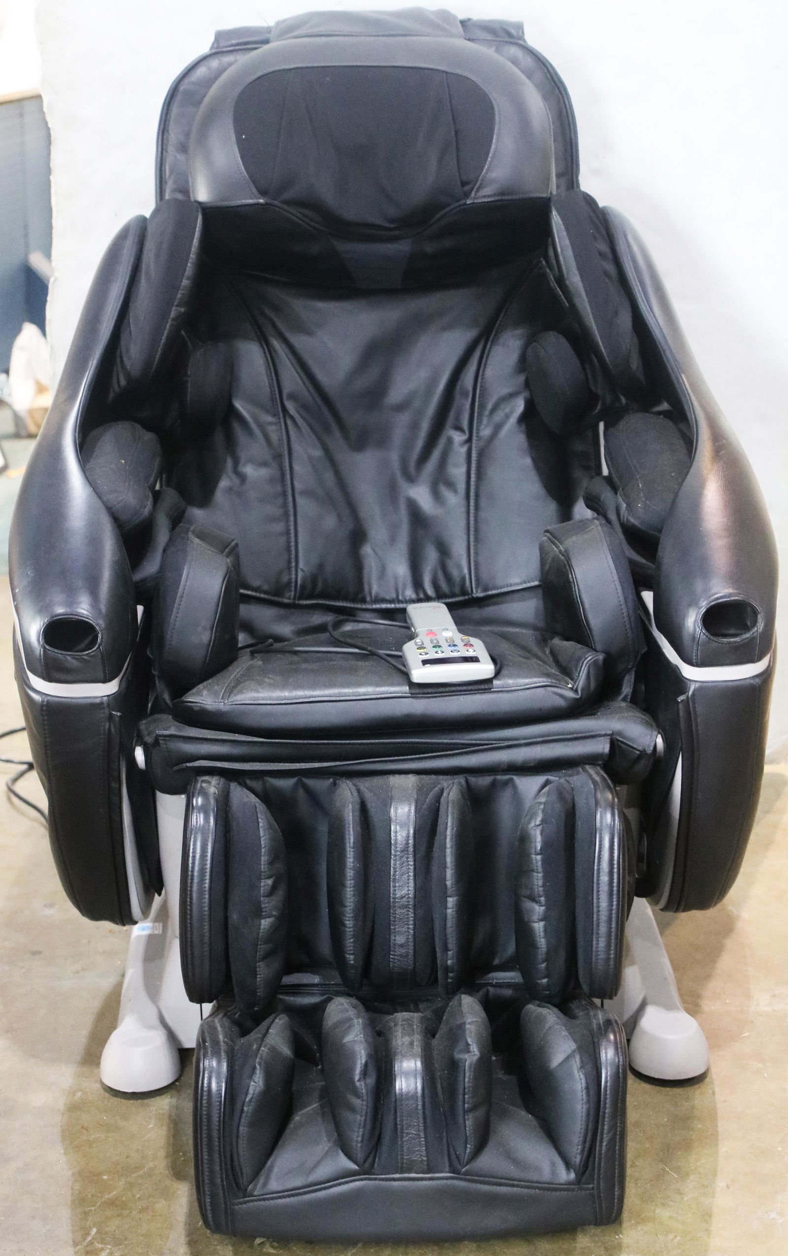 Sogno massage chair (1 of 1)