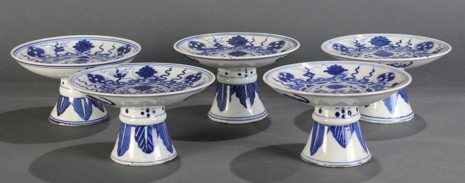 A lot of (5) Chinese blue and white footed dishes (1 of 5)