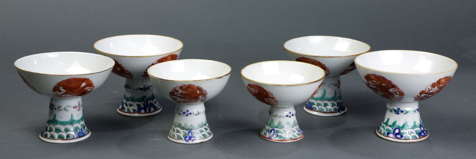 A lot of (5) Chinese Famille-Rose dragon pedestal (1 of 10)