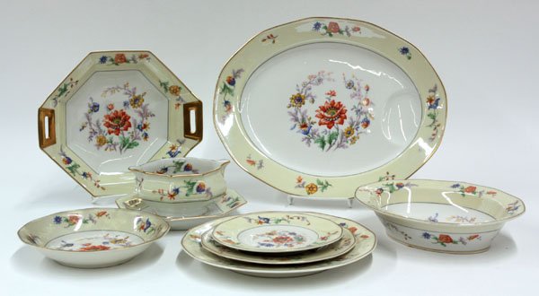 Theodore Haviland Limoges Pierrefonds: Theodore Haviland Limoges ''Pierrefonds'' partial porcelain table service for six plus extras comprising dinner, salad, and bread plates, soup bowls, oval platter and bowl, octagonal bowl, and gravy