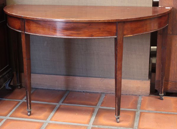 American Federal mahogany dining table: American Federal mahogany two-part dining table, circa 1800, two D-end tops over conforming base with moulded apron, each rising on four square tapered legs ending in brass casters, each: 30''h x 53''