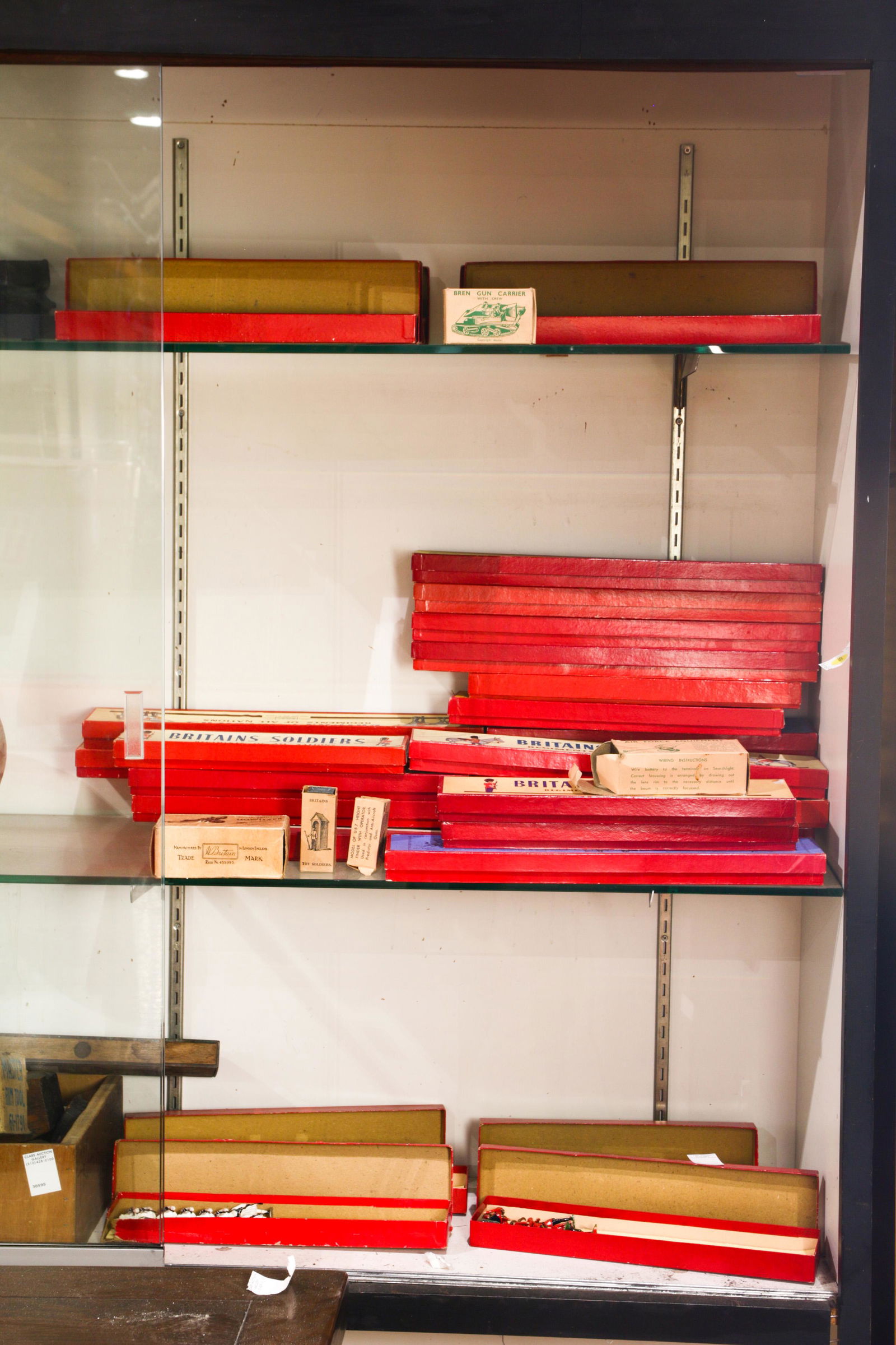 A collection of English lead soldiers and miniature (1 of 1)