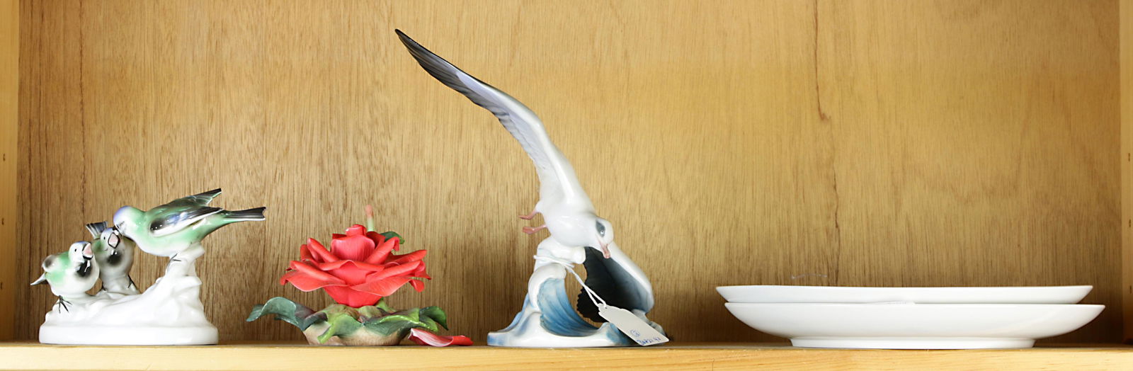 (lot of 5) Ceramic decorative group (1 of 1)